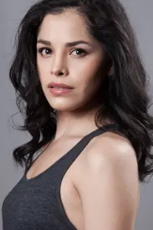 Claudia Pineda como: Daniela