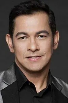 Gary Valenciano como: Mark Vilchez