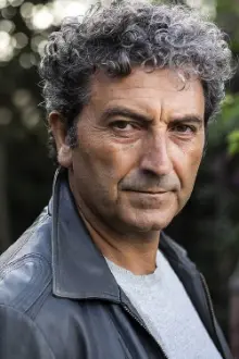 Mimmo Mancini como: Nino Carrarmato