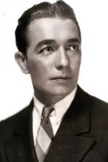 Charles Delaney como: Pierre