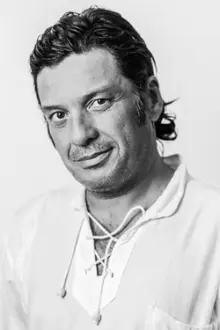 Lucho Cáceres como: Padre Rafael