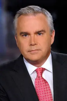 Huw Edwards como: 