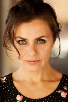 Naomi Krauss como: Zeynap Altin