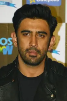 Amit Sadh como: Manoj