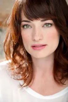 Laura Michelle Kelly como: Elspeth Dickens