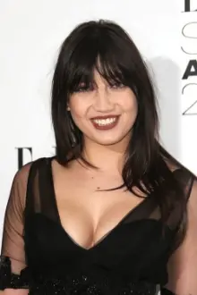 Daisy Lowe como: Martha