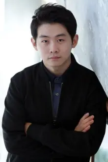 Kim Chang-hwan como: Min-wook