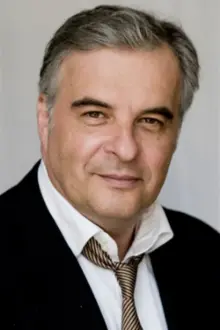 Pierre-Alain Chapuis como: Georges Pompidou