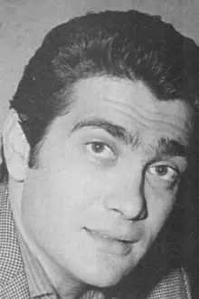 Youssef Fakhr El Din como: شكري