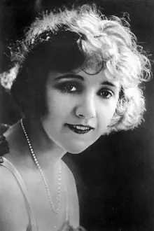 Constance  Talmadge como: Mabel Vere