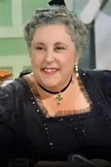 Carmen Porcel como: Doña Manuela