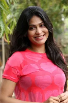 Vijayalakshmi Agathiyan como: Udhra