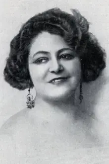 María Gámez como: Doña Florita de Trevélez
