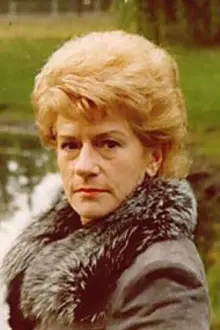 Ursula Diestel como: Manfreds Mutter