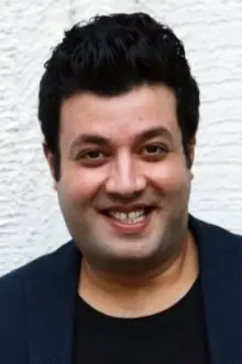 Varun Sharma como: Vikas