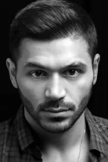 Tamer Arslan como: Mehmet Evgin