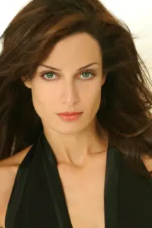 Dayanara Torres como: Anna Alvarado