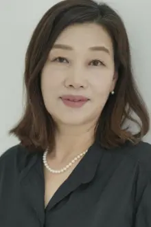 Kim Ja-young como: Myung-ja