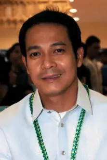 Daniel Fernando como: Capt. Lapeña