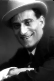Luigi Almirante como: rag. Ladislao Moscapelli