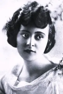 Sylvia Breamer como: Alberta Hayward