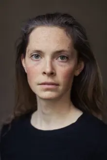 Lucy Wirth como: Johanna