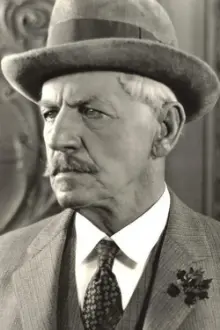 Joseph J. Dowling como: Grandpa Latimer (as Joseph Dowling)
