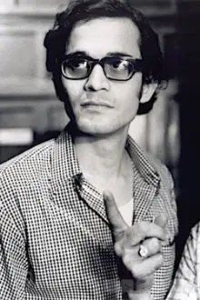 Pradip Mukherjee como: Makhan Dutt