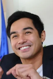 Benjamin Alves como: Errol Ochoa