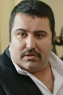 Serkan Şengül como: Ömer