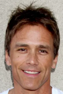 Scott Reeves como: Sean Robertson