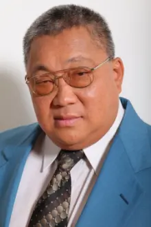 Waymond Lee como: Waymond