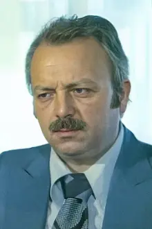 Ekrem Dümer como: 