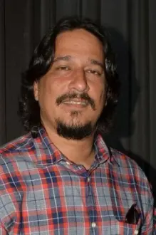 Bucek Depp como: Dilan's Father