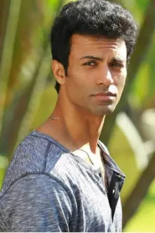 Tony Luke como: Arjun Joseph