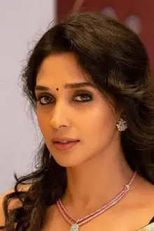 Nyla Usha como: Alappattu Mariyam Varghese