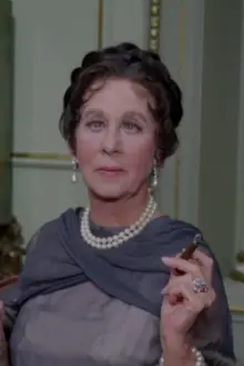 Gwen Ffrangcon Davies como: The dowager