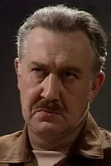 Ivor Roberts como: Mr Tranter