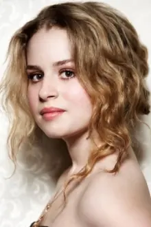 Allie Grant como: Lisa Shay