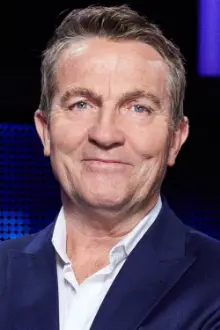 Bradley Walsh como: Himself - Presenter