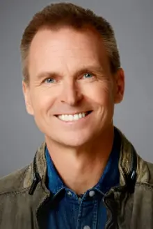 Phil Keoghan como: Himself - Co-Host