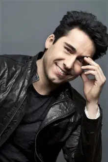 John Lloyd Young como: Francis 'Frankie Valli' Castelluccio