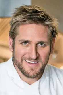 Curtis Stone como: Self - Host