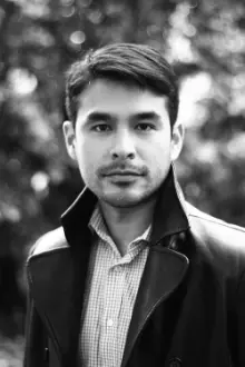 Atom Araullo como: Self - Host