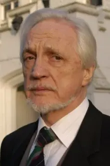 Edward Petherbridge como: Lord Vaughan