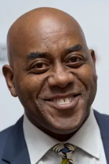 Ainsley Harriott como: Self - Host/Chef