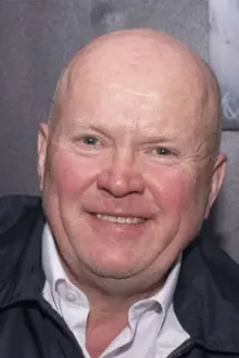 Steve McFadden como: Phil Mitchell