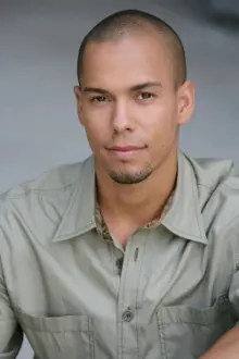 Bryton James como: Mark Surge