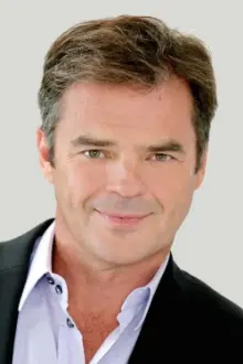 Wally Kurth como: Agent Six (voice)