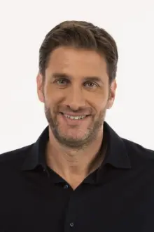 Mike Greenberg como: Himself - Host